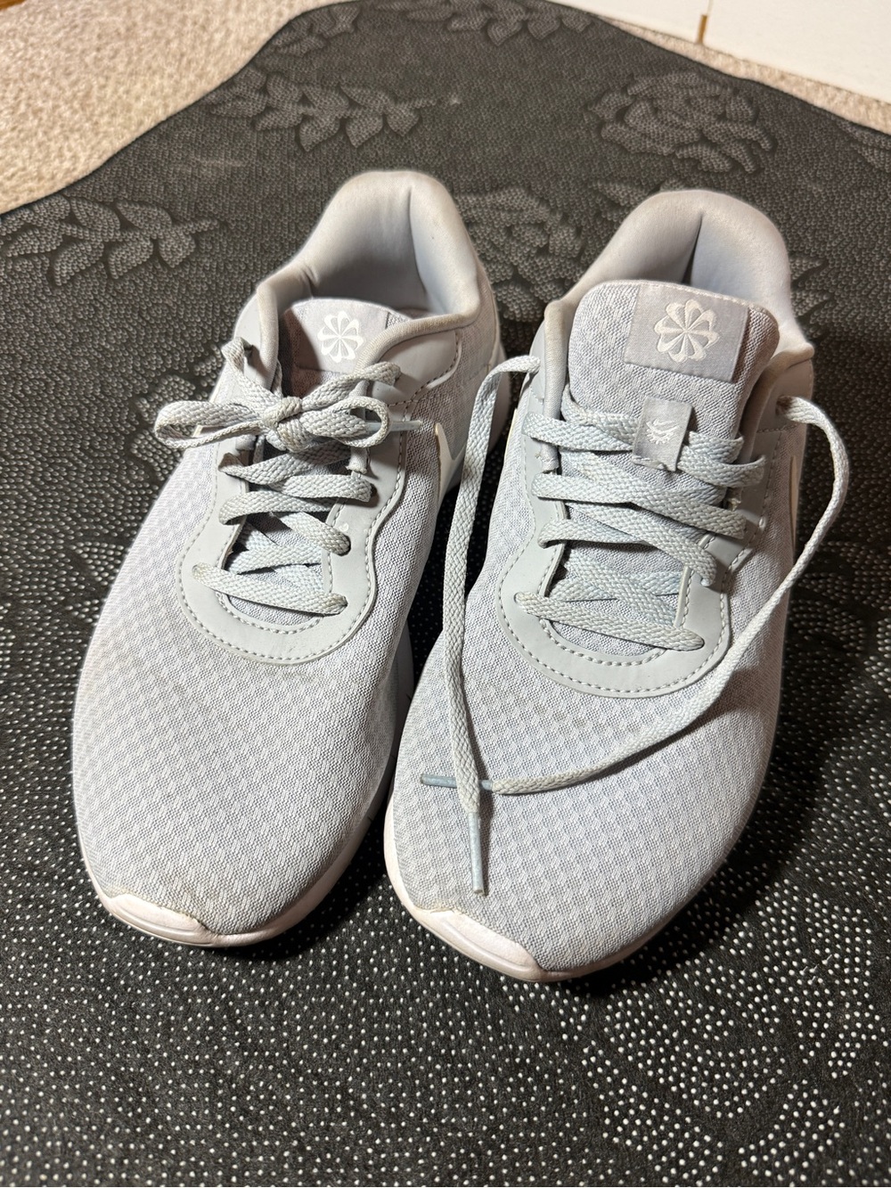 Nike Women's Light Gray Mesh Athletic Sneakers